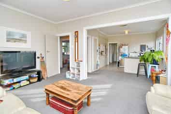 35 Birchfield Avenue, Dallington