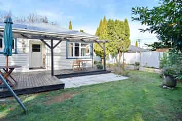 35 Birchfield Avenue, Dallington