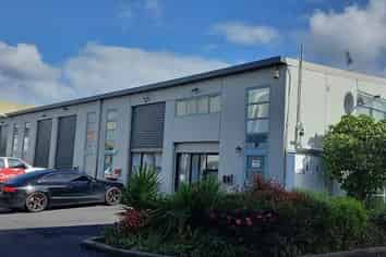 Upstairs Albany Office with Full Kitchen 50m2