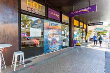 Vibrant Hurstmere Road Retail