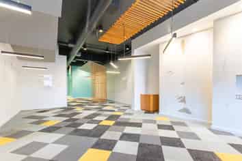 Vibrant Hurstmere Road Retail