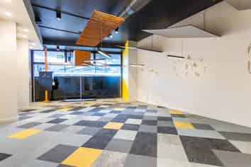 Vibrant Hurstmere Road Retail