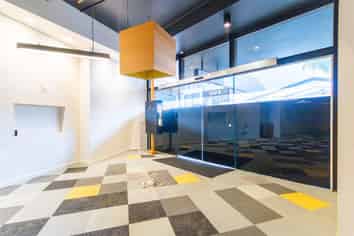 Vibrant Hurstmere Road Retail