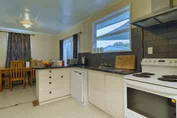 6 Biggs Crescent, Pirimai