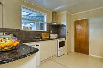 6 Biggs Crescent, Pirimai