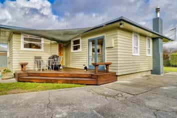 6 Biggs Crescent, Pirimai