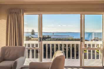 7 Pacific Parade, Army Bay