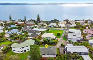 7 Pacific Parade, Army Bay