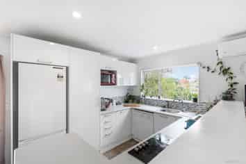 2/13 Aralia Road, Sunnynook