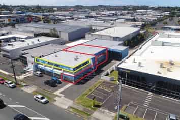 Road frontage office and warehouse