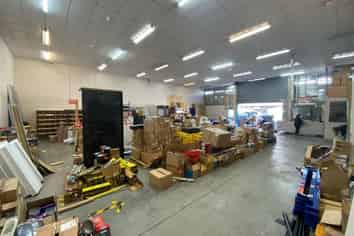 Road frontage office and warehouse