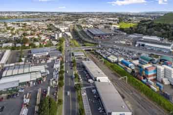 BRAND NEW UNIT WITH 10 YEAR LEASE