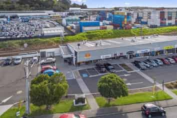 BRAND NEW UNIT WITH 10 YEAR LEASE