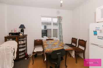 18A Newton Place, Westbrook