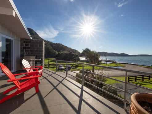 6 Whatipu Road, Huia