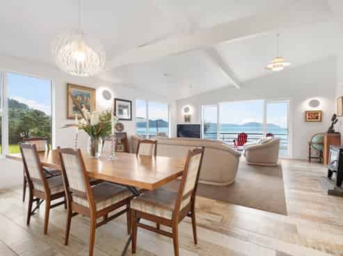 6 Whatipu Road, Huia