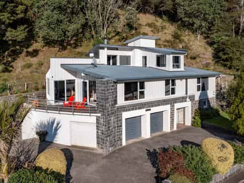 6 Whatipu Road, Huia