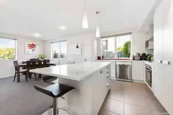 4 Erceg Way, Rosehill