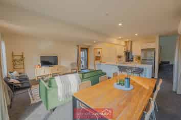 386 South Road, Caversham