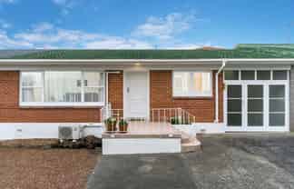 2/11 Esmonde Road, Takapuna