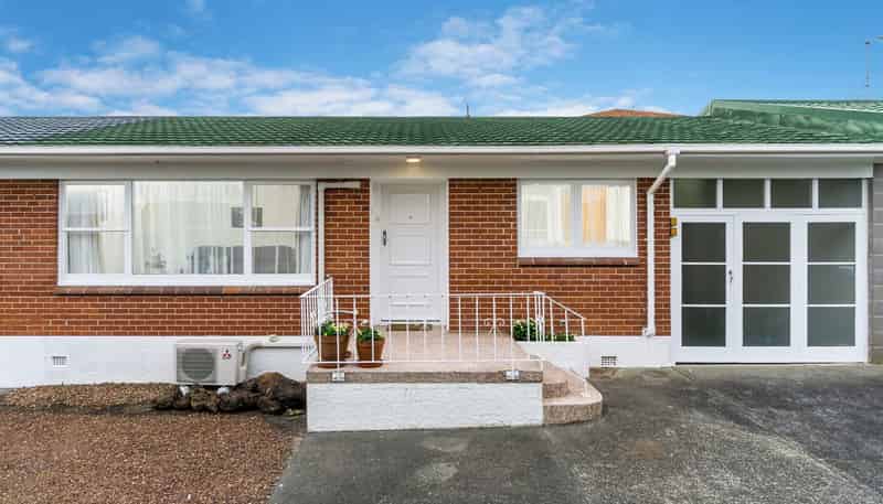 2/11 Esmonde Road, Takapuna