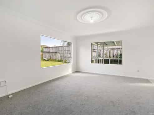 11 Lori Place, Massey