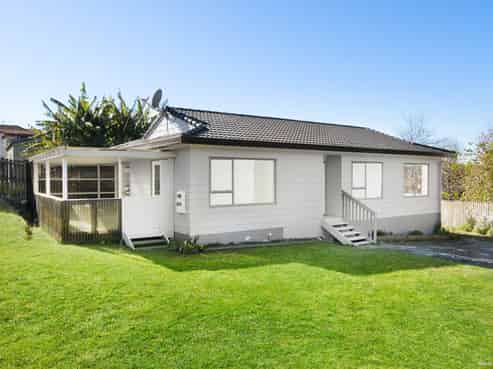 11 Lori Place, Massey