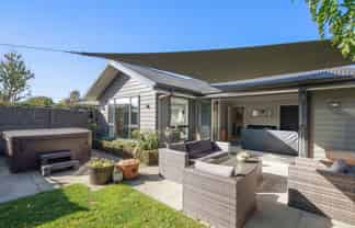 30 Glenroy Crescent, 