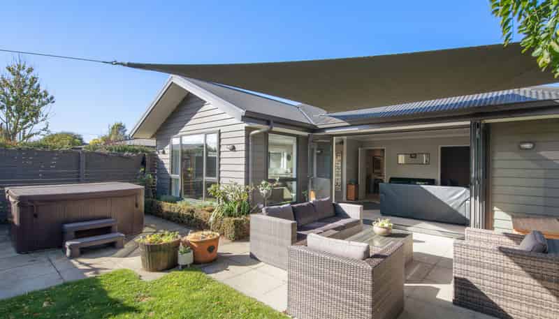 30 Glenroy Crescent, 