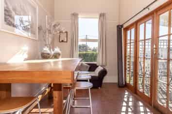 9 Queen Street, Westport