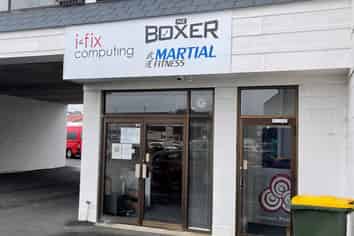 Bite size office on busy Takanini Straight