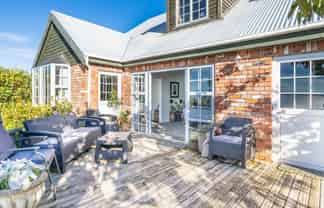 190 Rocks Highway, Riverton