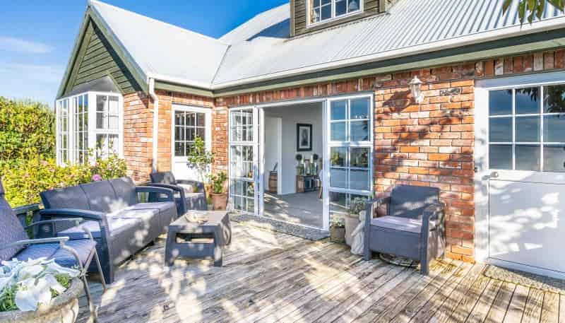 190 Rocks Highway, Riverton