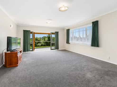 166 Poike Road, Poike