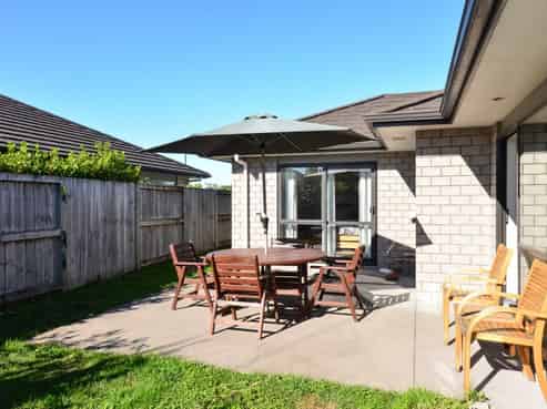 8 Hector Drive, Rototuna North