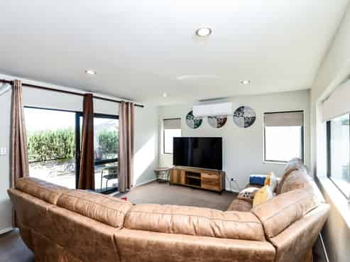 8 Hector Drive, Rototuna North