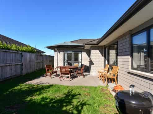 8 Hector Drive, Rototuna North