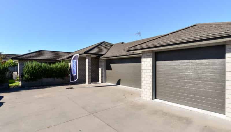 8 Hector Drive, Rototuna North