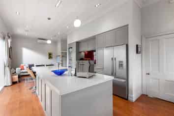 52 Lake Rd, Devonport