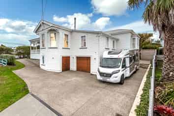 52 Lake Rd, Devonport