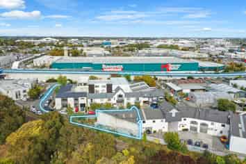 Three Bedroom Modern Apartment, Workshop & Office