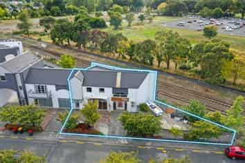 Three Bedroom Modern Apartment, Workshop & Office