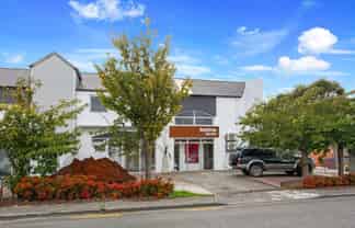 Three Bedroom Modern Apartment, Workshop & Office