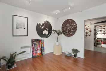 Three Bedroom Modern Apartment, Workshop & Office