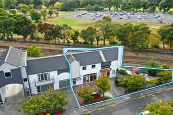 Three Bedroom Modern Apartment, Workshop & Office