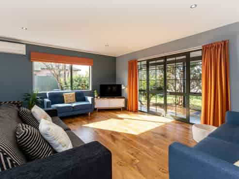 2 Valerie Street, Clive