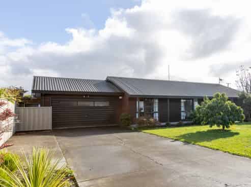 2 Valerie Street, Clive