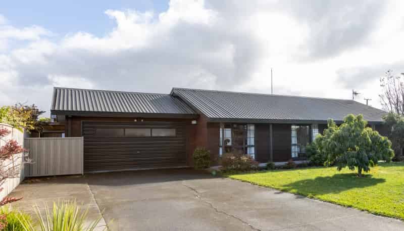 2 Valerie Street, Clive