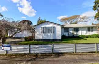 17 Mabian Crescent, Deanwell