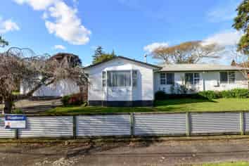 17 Mabian Crescent, Deanwell